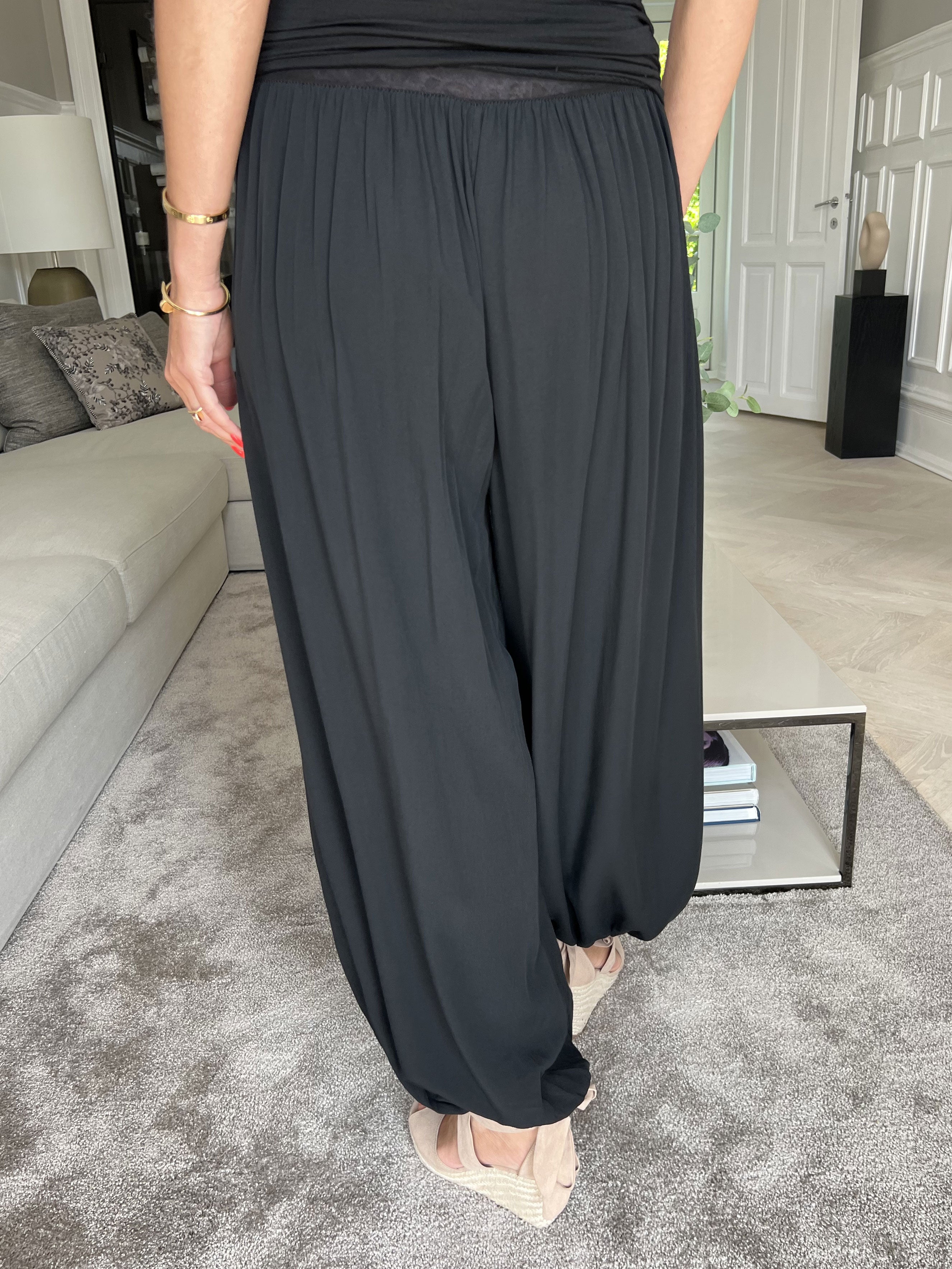 Vibe - Lätta och lösa byxor med resår i midjan