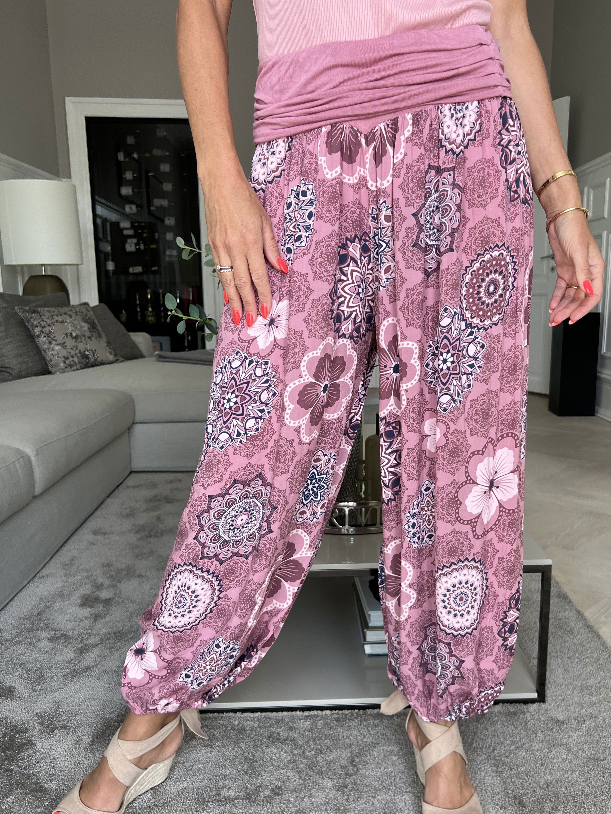 Vibe Pattern - Lätta och lösa byxor med resår i midjan