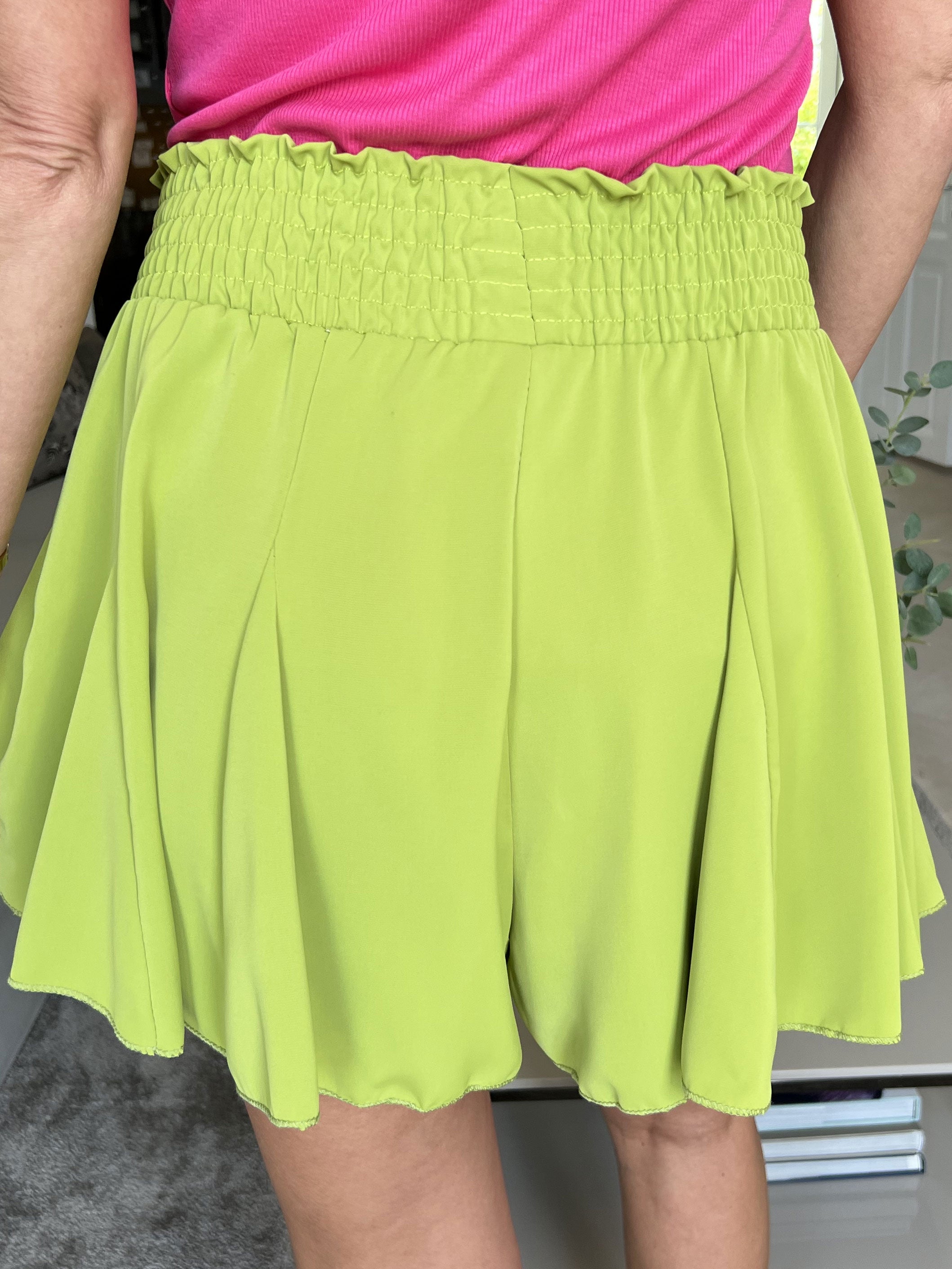 Vienna - Söta shorts med smockad midja