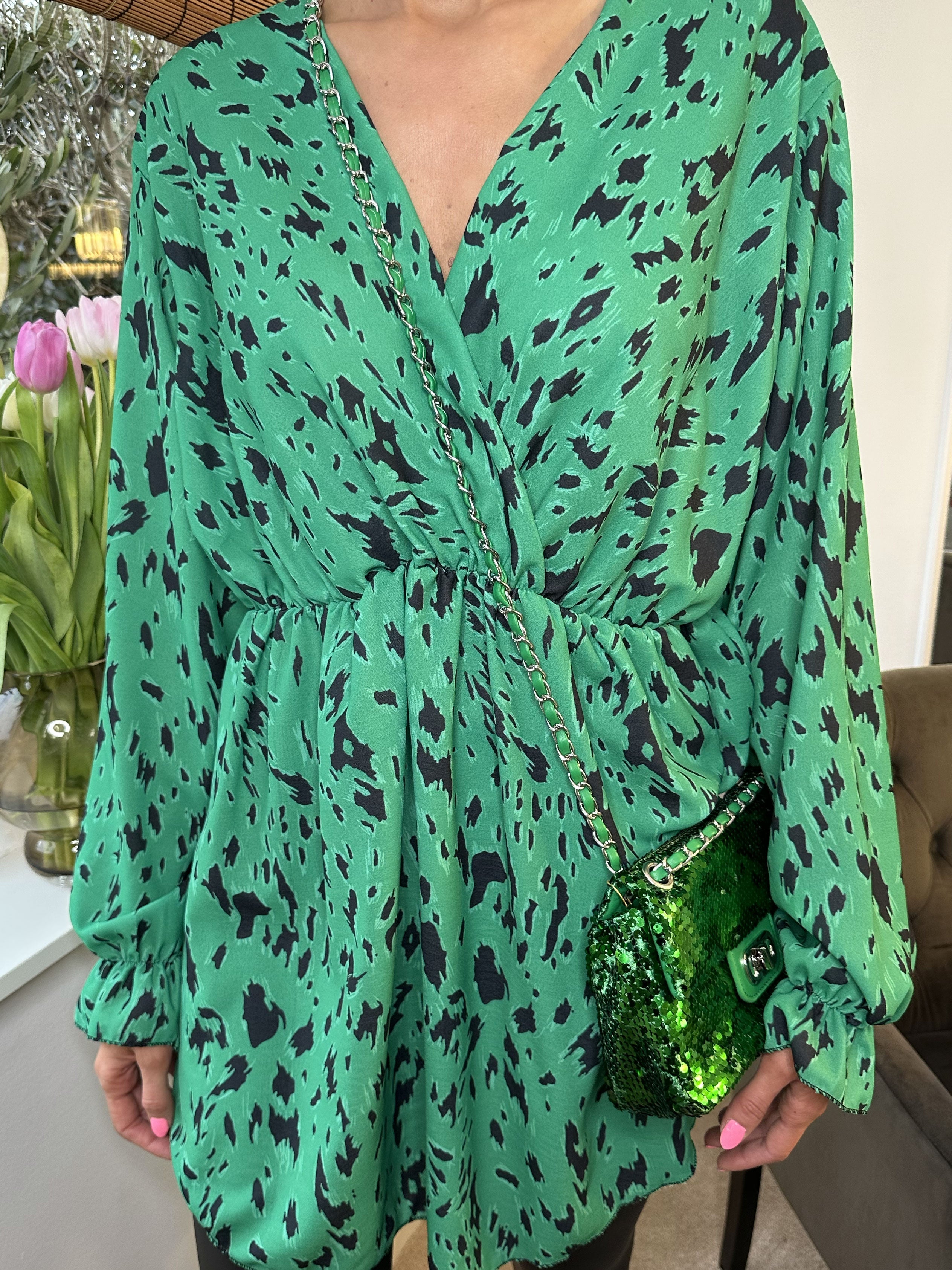 Yda - Söt mönstrad blus med gummiband i midjan