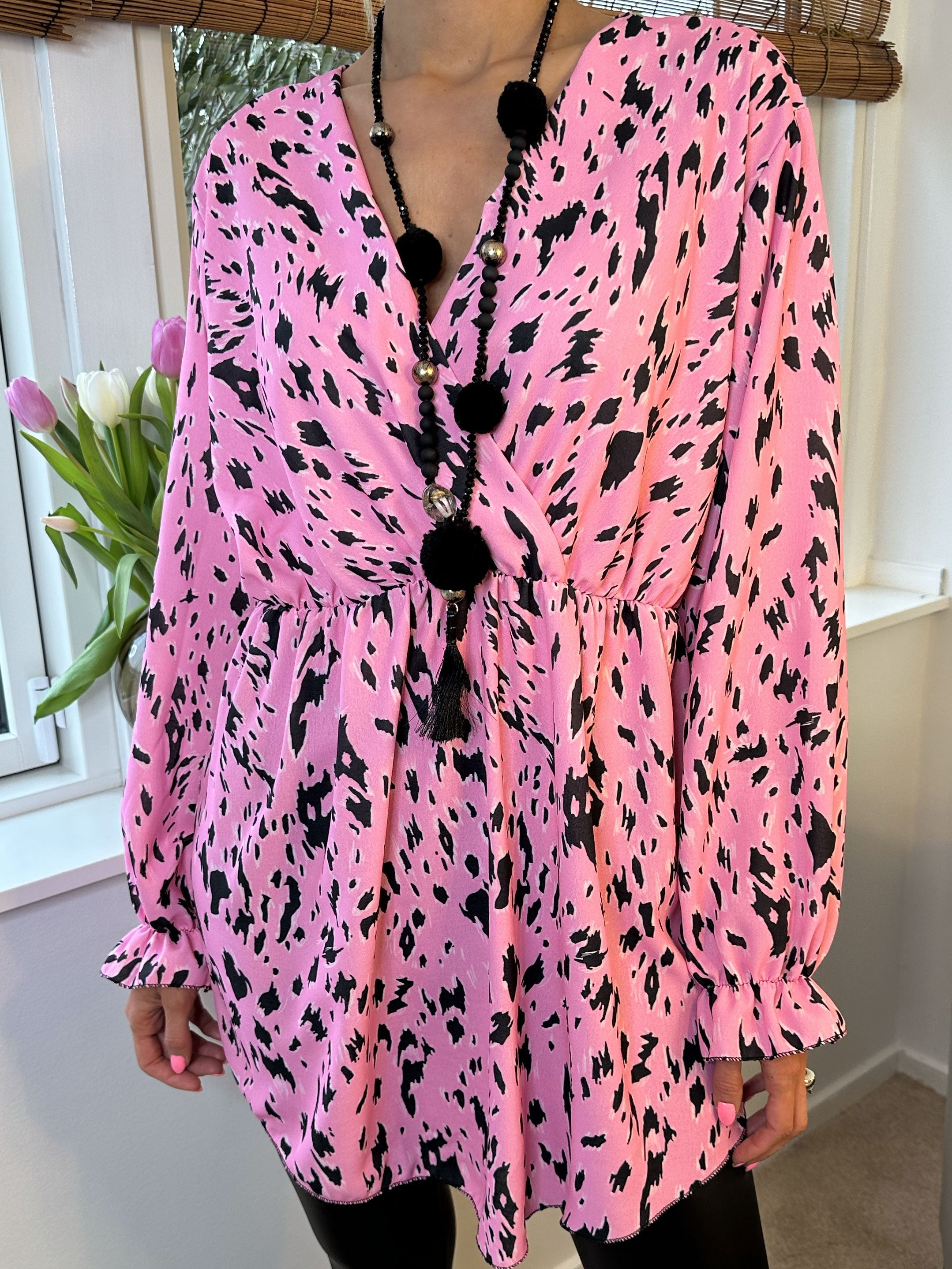 Yda - Söt mönstrad blus med gummiband i midjan