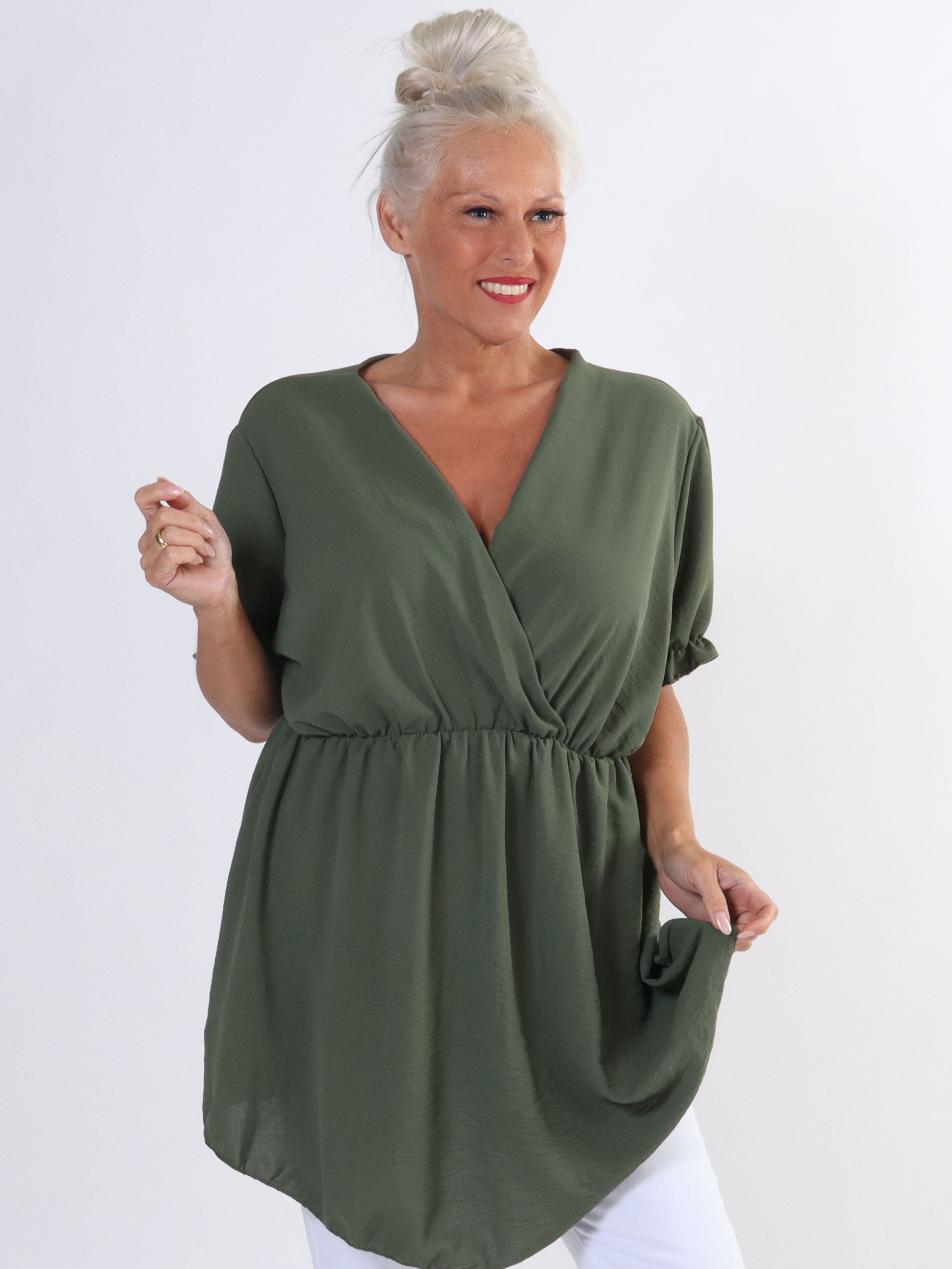 Yda Plain Short Sleeve - Söt plus size-blus med resår i midjan - Black