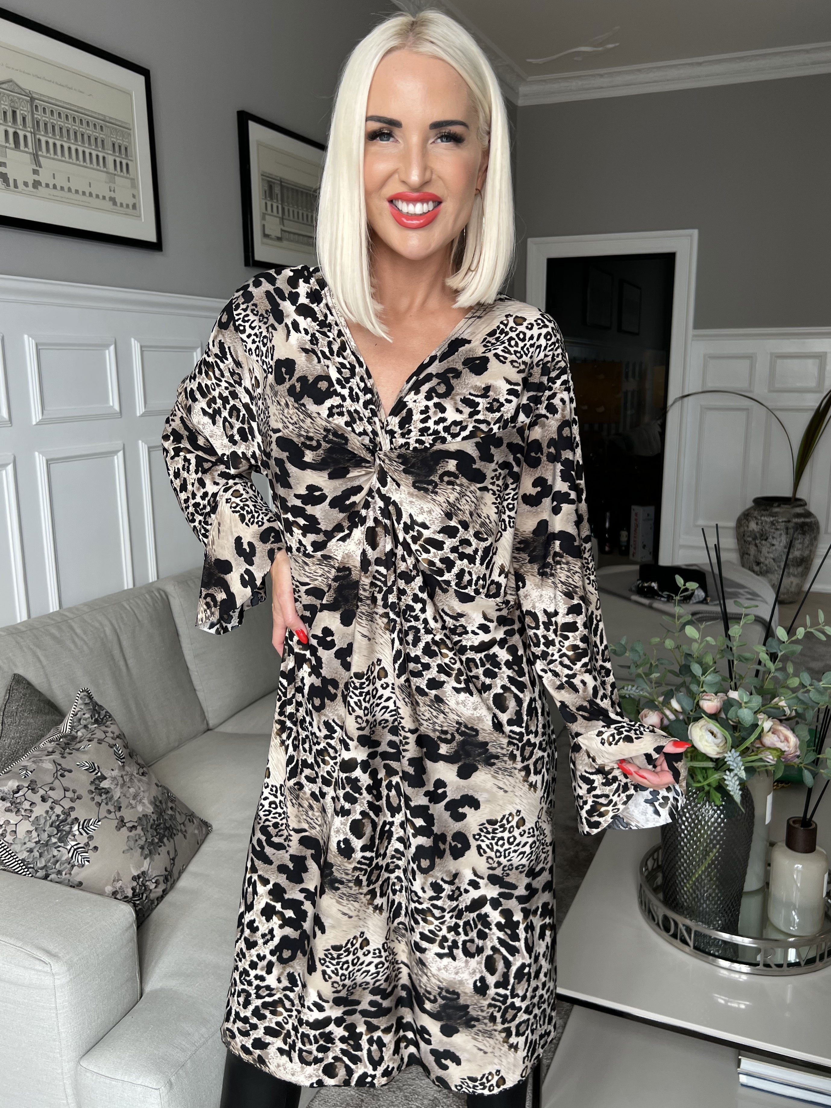 Zaida - Elastisk klänning med knut på bröstet - Black