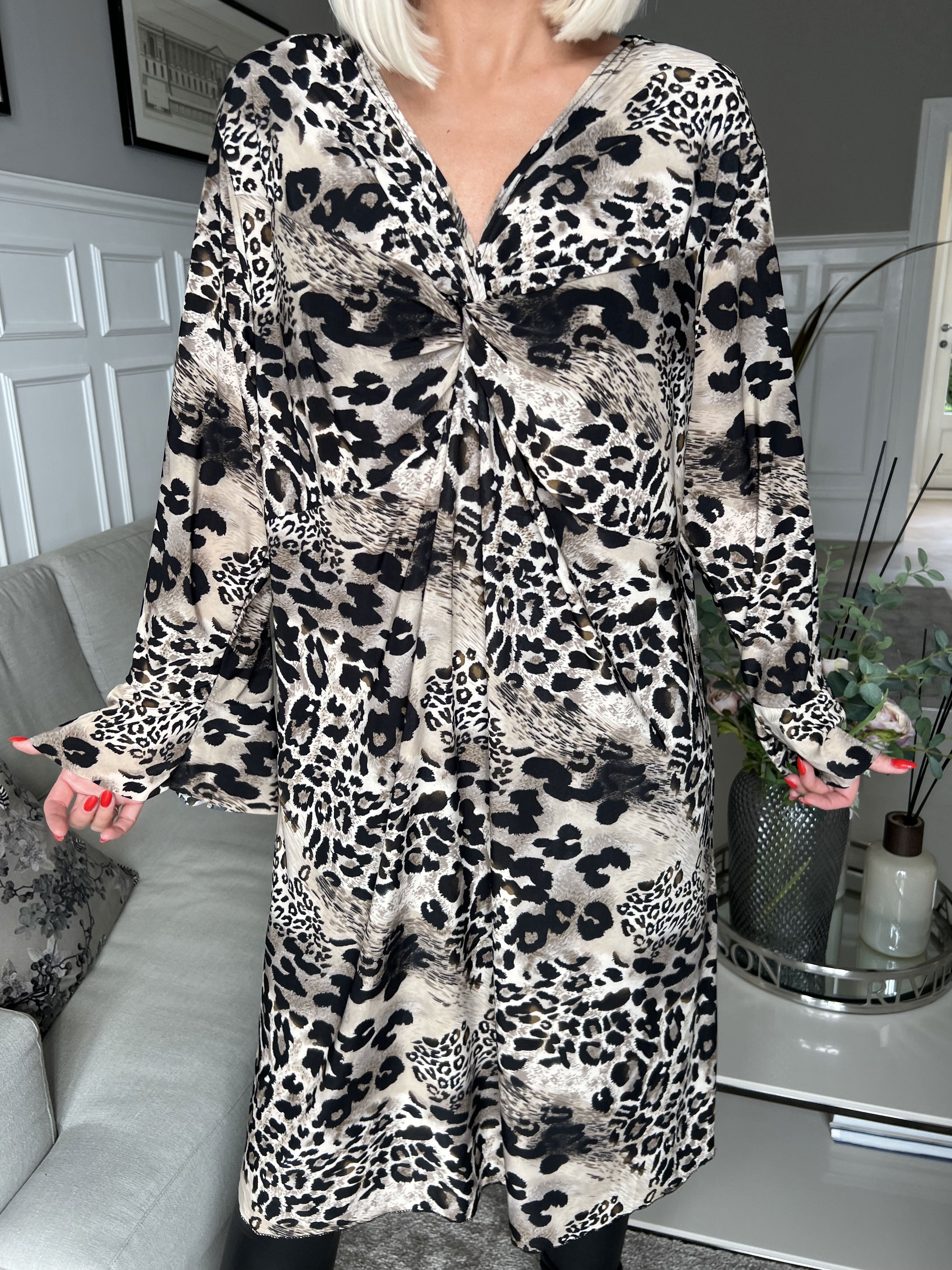 Zaida - Elastisk klänning med knut på bröstet